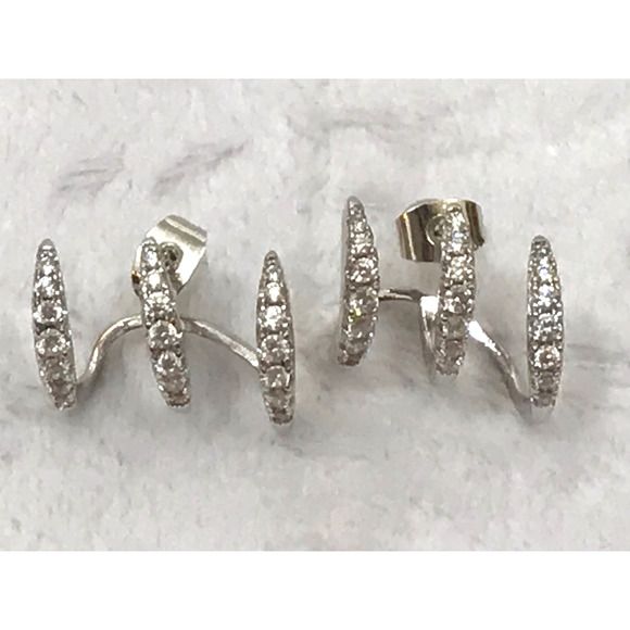 Trendy 3 Claws Cubic Zirconia Gold Tone Post Earrings NWT - Picture 2 of 7